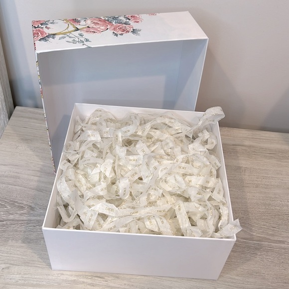 Christian Dior Floral Gift Box 🎁🌹 Great condition! - Picture 5 of 6